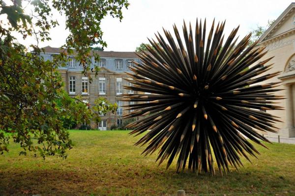 «Le théorème des dictateurs», bois et métal, 5 mètres de diamètre, jardin des plantes - fiac 2011, Paris